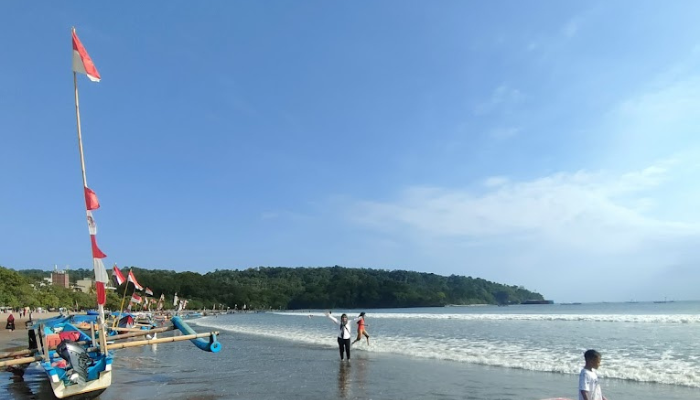 Pesona Pantai Sumedang Mirip Dengan Pantai Pangandaran Dekat Lokasi Gerai Donasi PMI Pertama di Indonesia?