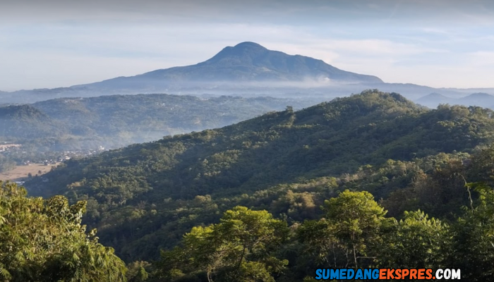 Sejarah Gunung Tampomas Sumedang, Terkenal Dengan Legenda Seorang Raja Sumedang?