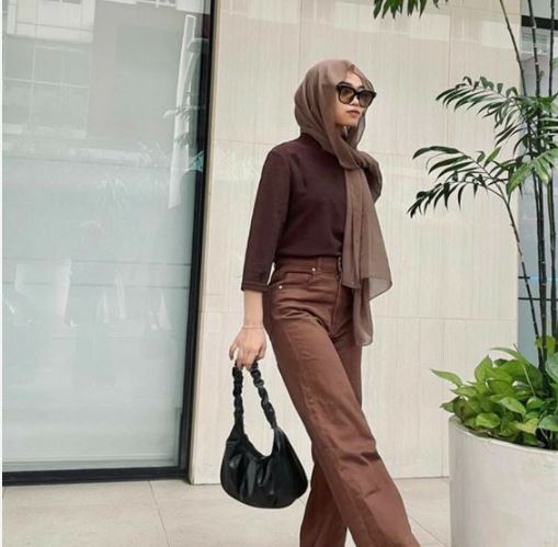 Inspirasi Warna Jilbab Yang Cocok Dengan Baju Warna Coklat Tua, Yuk Simak Baju Coklat Tua Cocok Dengan Jilbab Warna Apa