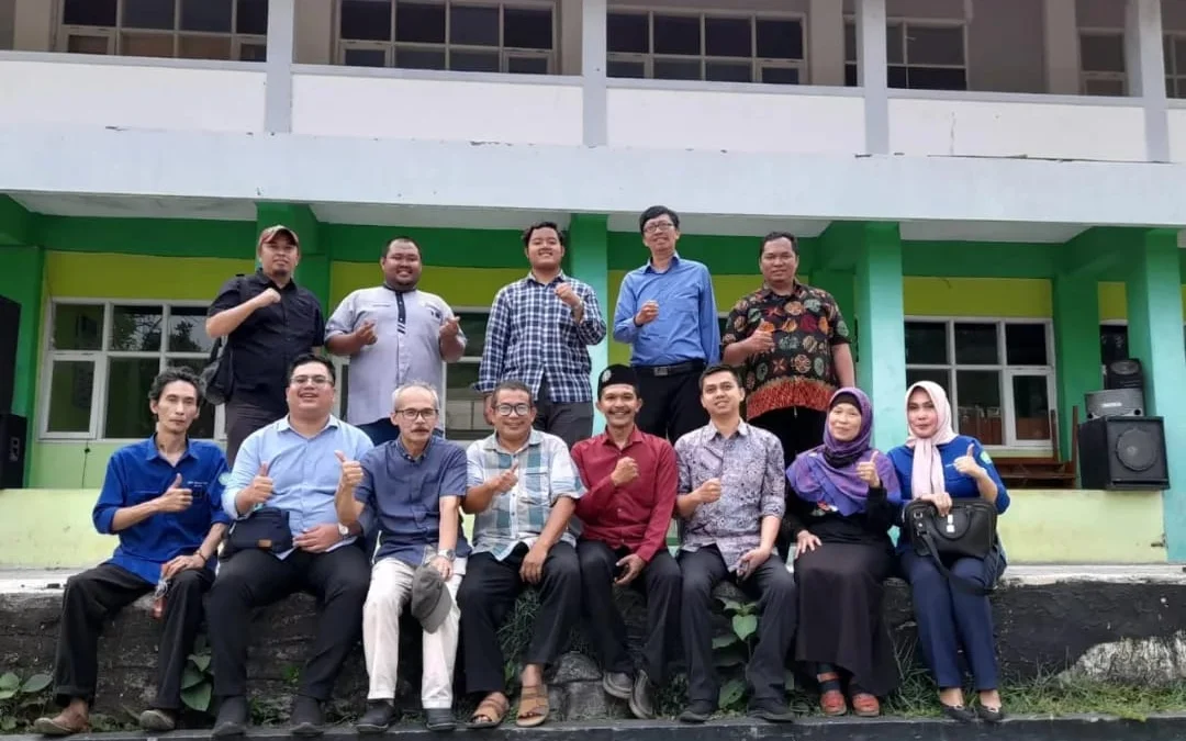 ISTIMEWA FOTO BERSAMA: Jajaran Dikdasmen PNF Muhammadiyah Jabar bersama jajaran pengurus Dikdasmen Sumedang melakukan foto bersama, baru-baru ini