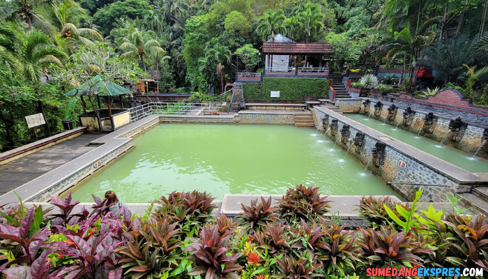 Pemandian Air Panas Banjar Bali Dengan Pemandangan Alam Mempesona Dan Memanjakan Mata