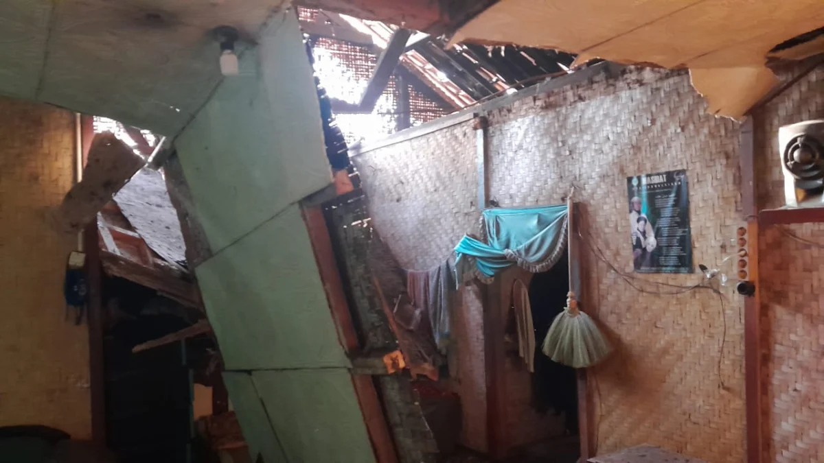 Rumah Warga Desa Dayeuhluhur Sumedang Ini Ambruk Termakan Usia