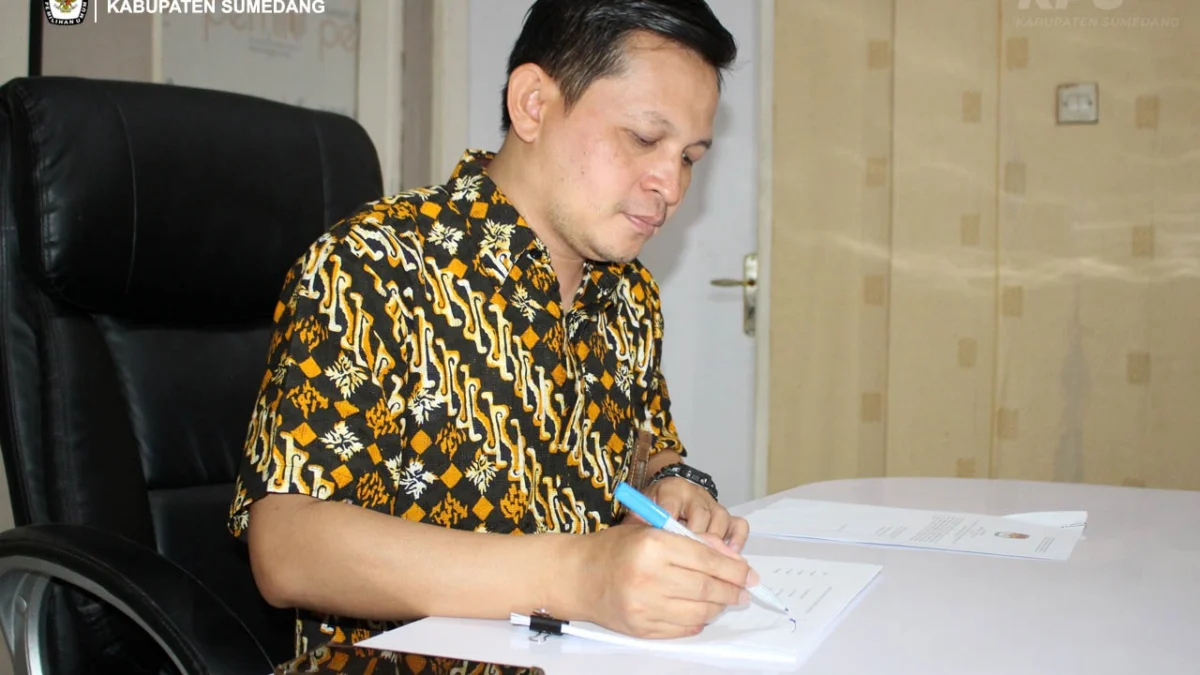 RESMII: Ketua KPU Sumedang Ogi Ahmad Fauzi saat