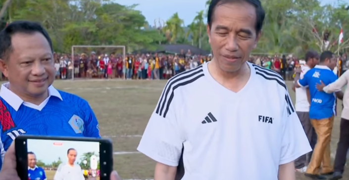 Presiden Jokowi Sepak Bola, Kepemimpinan, dan Salfok Media Sosial