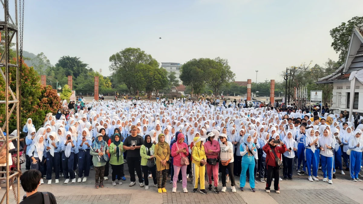 Puncak Hari Pahlawan di Sumedang Meriah, 10 Ribu Warga Antusias Ikuti Heroic Fun Walk