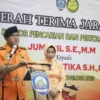 KHIDMAT: Serah terima jabatan kepala Kantor SAR Bandung, penandatanganan dokumen, penyerahan tongkat komando dan pataka oleh Jumaril kpada Bapak Hery Marantika, baru-baru ini.