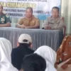 ANTUSIAS: Forkopimcam Cimanggung saat menghadiri acara penyuluhan mengenai bahaya narkoba di balai Desa Cimanggung, baru-baru ini.