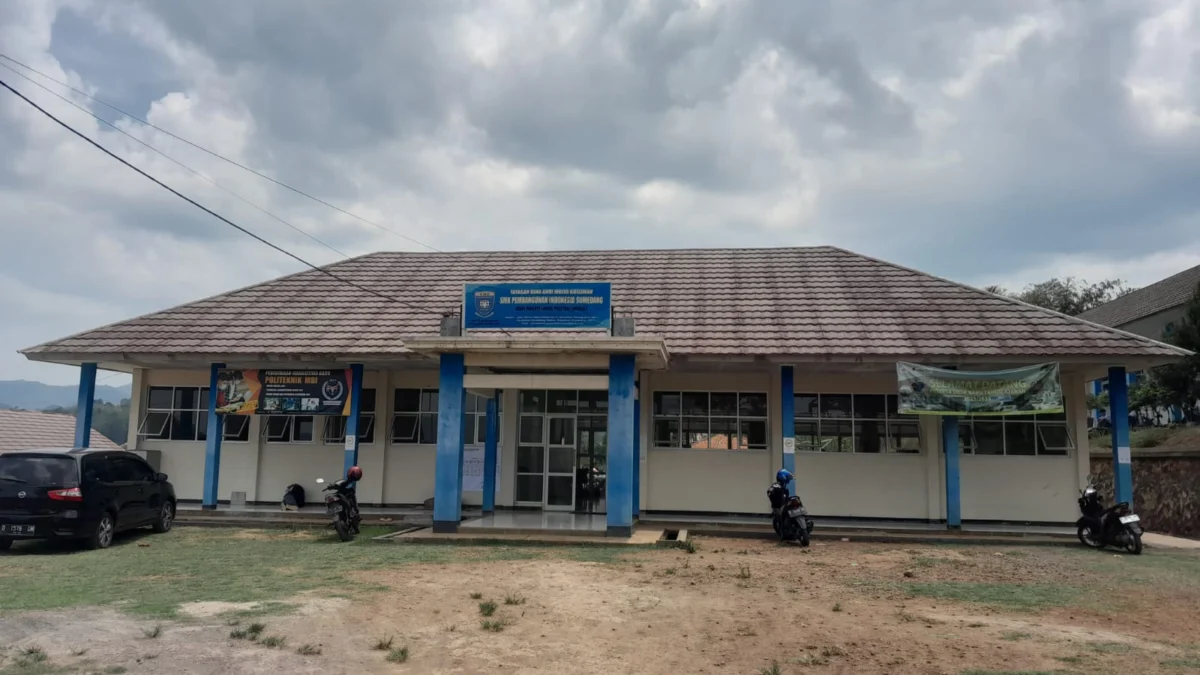 SMK Pembangunan Indonesia berlokasi di Jalan Andi Mulya Kusumah, nomor 1, Kelurahan Pasanggrahan Baru, Kecamatan Sumedang Selatan.