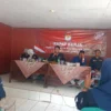 KHUSUK: Suasana saat PPK Kecamatan Surian melaksanakan kegiatan rakor bulanan di Balai Dusun Cilengkrang Desa Suriamukti, baru-baru ini.