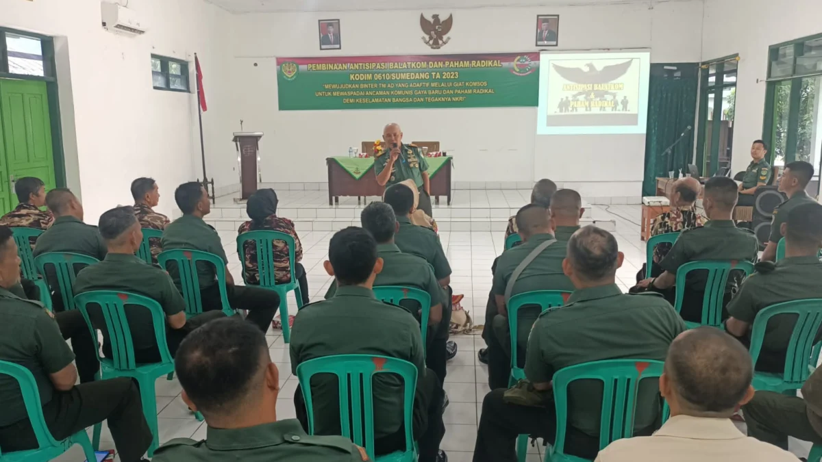 FOKUS: Pembinaan Antisipasi Balatkom dan paham Radikal kepada prajurit TNI, PNS dan Keluarga besar TNI (KBT) Kodim 0610/Smd yang dilaksanakan di Aula Juang Apet Makodim 0610/Smd, baru-baru ini.