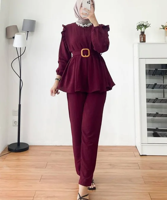 Yuk Initp Atasan Warna Maroon Cocok dengan Jilbab Warna Apa