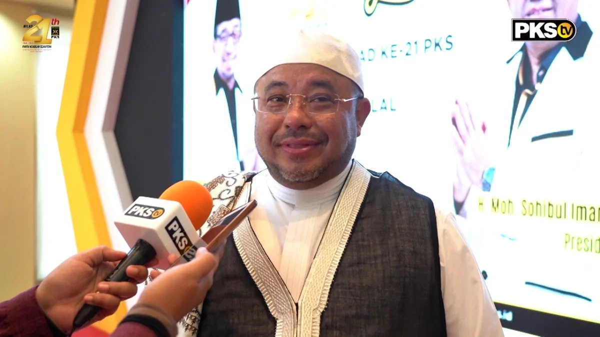 Ridwan Kamil Ditantang PKS bersama Aher Untuk Rebut Suara Kemenangan di Jabar Ridwan Kamil yang selaku ketua Tim