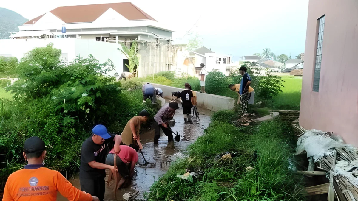 BPBD Kabupaten Sumedang Ajak Bersihkan Saluran Air dan Tanam 10 Juta Pohon