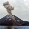 Gunung Anak Krakatau Erupsi Kembali