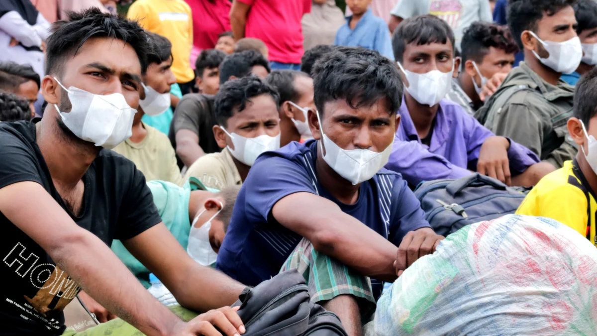 180 Pengungsi Rohingya Dipindahkan Warga ke Halaman Gedung DPRD Pidie.