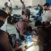 Polisi Geledah Barang Bawaan Rohingya, Temukan 15 Unit Ponsel yang Aktif
