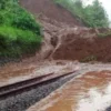 Bencana Tanah Longsor Lumpuhkan Jalur KA Cirebon-Purwokerto, PT KAI Alihkan Rute Alternatif