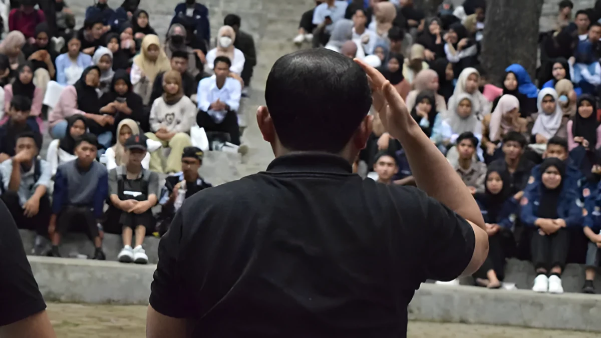 Mantan Bupati Sumedang Meningkatkan Literasi Politik Gen Z  di Forum OSIS Kabupaten Sumedang Buka Tabir Lewat Talkshow Petani Milenial!