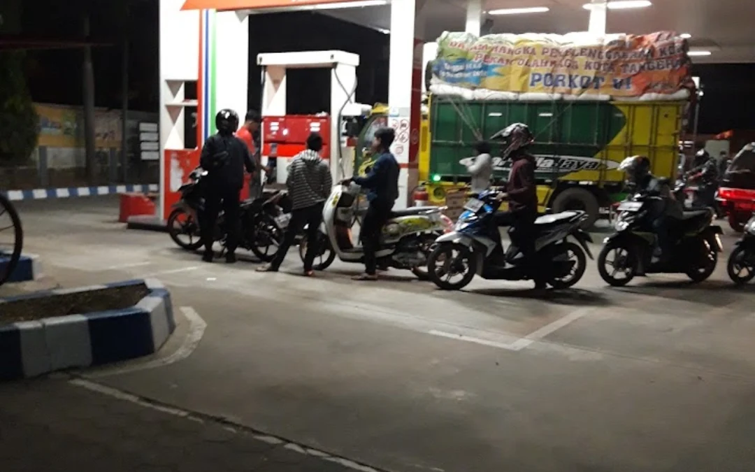 Kecurangan Pembelian BBM dan Antrean Panjang di Pom Bensin Sumedang Kota: Keluhan yang Mengganggu Kelancaran Lalulintas