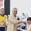 Coca-Cola Europacific Partners Indonesia Salurkan Bantuan Pendidikan Anak Berprestasi Warga Sekitar Pabrik Sumedang
