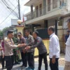 KUNJUNGI: Kapolres Sumedang, AKBP Indra Setiawan, melakukan pengecekan setiap ruangan fungsi Satuan Polsek Cimanggung di Mako Polsek Cimanggung Polres Sumedang Polda Jabar, kemarin.