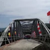 TANGKAPAN LAYAR PERMUDAH: Jembatan Cilutung yang menghubungkan Desa Kadu Kecamatan Jatigede Kabupaten Sumedang memiliki panjang 80 meter dan lebar 6 meter.