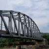 INFRASTRUKTUR: Jembatan Cilutung di Desa Kadu, Kecamatan Jatigede yang merupakan perbukitan dinilai sangat cocok menjadi destinasi wisata baru di Kabupaten Sumedang.