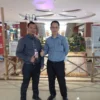 Supervisor Hotel Asri Sumedang, Adang H (kanan) bersama Supervisor Fashion Plaza Asia Aep Rohman seusai diwawancara Sumeks baru-baru ini.