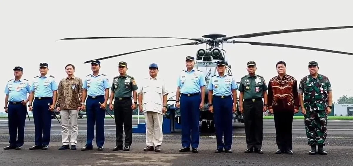 Menteri Pertahanan Prabowo Subianto Serahkan Helikopter