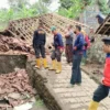 BPBD Berikan Bantuan Kepada Korban Longsor di Desa Sukasirnarasa Rancakalong Sumedang