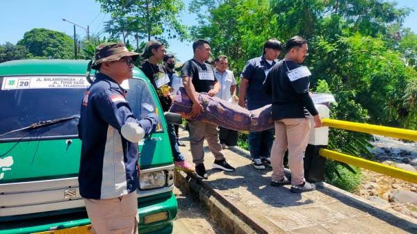 Rekonstruksi Pembunuhan Penagih Utang di Sukabumi: Tersangka Mendoakan Korban Usai Membunuh
