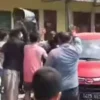 Kebakaran Gudang Limbah Plastik di Bekasi: Mobil Berani Halangi Truk Damkar, Amuk Massa hingga Hancur!