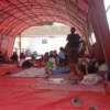 Turun Hujan di Sumedang Palet Kayu Dibutuhkan Para Pengungsi Gempa 