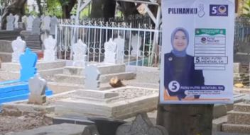 APK di Kuburan Ditertibkan Bawaslu Kota Cirebon