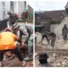 Pembersihan Dampak Gempa Sumedang : Dedikasi Anggota TNI-Polri di Sumedang