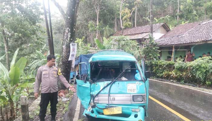 Lakalantas Mobil Tabrakan di Cisolok Sukabumi, 7 Orang Luka-luka