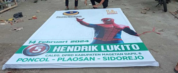 Kocak, Baliho Caleg Gambar Spiderman di Kabupaten Magetan