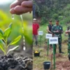 Aksi Mulia TNI-Polri Lahan Kritis di Kaki Gunung Geulis Dihijaukan dengan 2000 Pohon