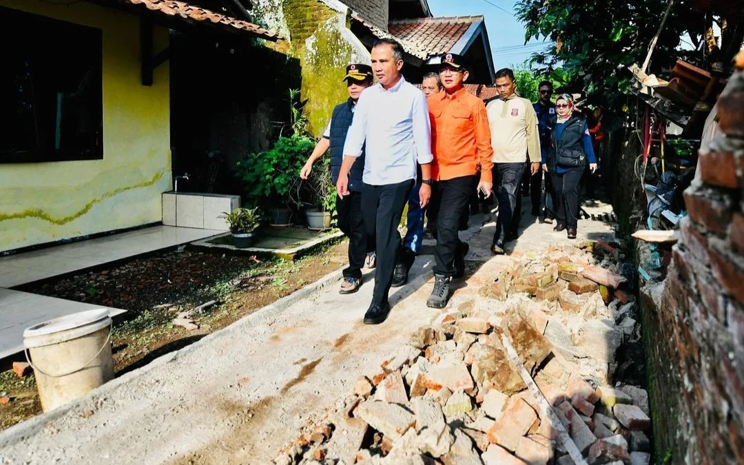 Pj Gubernur Jabar Meninjau Korban Gempa Sumedang