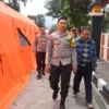 MENINJAU: Kapolda Jawa Barat Irjen Pol. Akhmad Wiyagus saat berkunjung ke RSUD Sumedang, kemarin.