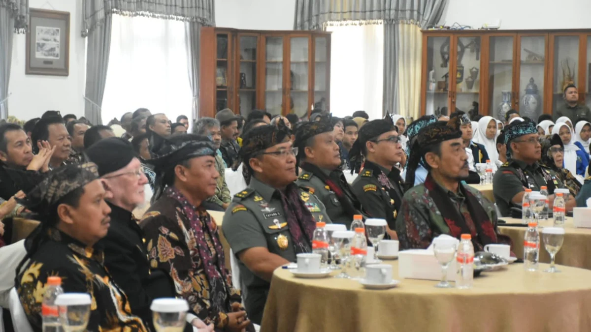 FOKUS: Sejumlah jendral kelahiran Sumedang yang bertugas di berbagai wilayah di Indonesia, berkumpul dalam acara Silaturahmi dan Konsolidasai Diaspora di Gedung Negara Sumedang, baru-baru ini.