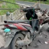 Pengendara Motor Tertimpa Tiang Listrik di Jalan Cadas Pangeran Sumedang