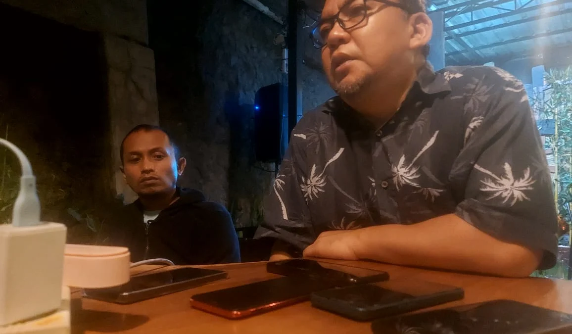 DISKUSI: Badan Pengawas Pemilu (Bawaslu) Jabar saat melakukan diskusi terkait dugaan tekanan terhadap kinerja Bawaslu Jabar di Bandung, baru-baru ini.