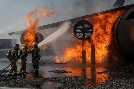 Pesawat Japan Airlines Terbakar di Bandara Haneda Tokyo Penumpang Panik