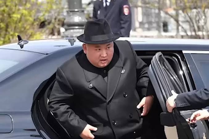 Lagi Kena Sanksi Internasional, Kim Jong Un Malah Kepergok Pake Mobil Mewah Ini!