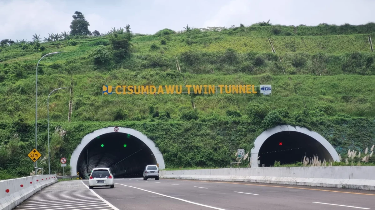 Twin Tunnel Retak, Tol Tetap Beroperasi