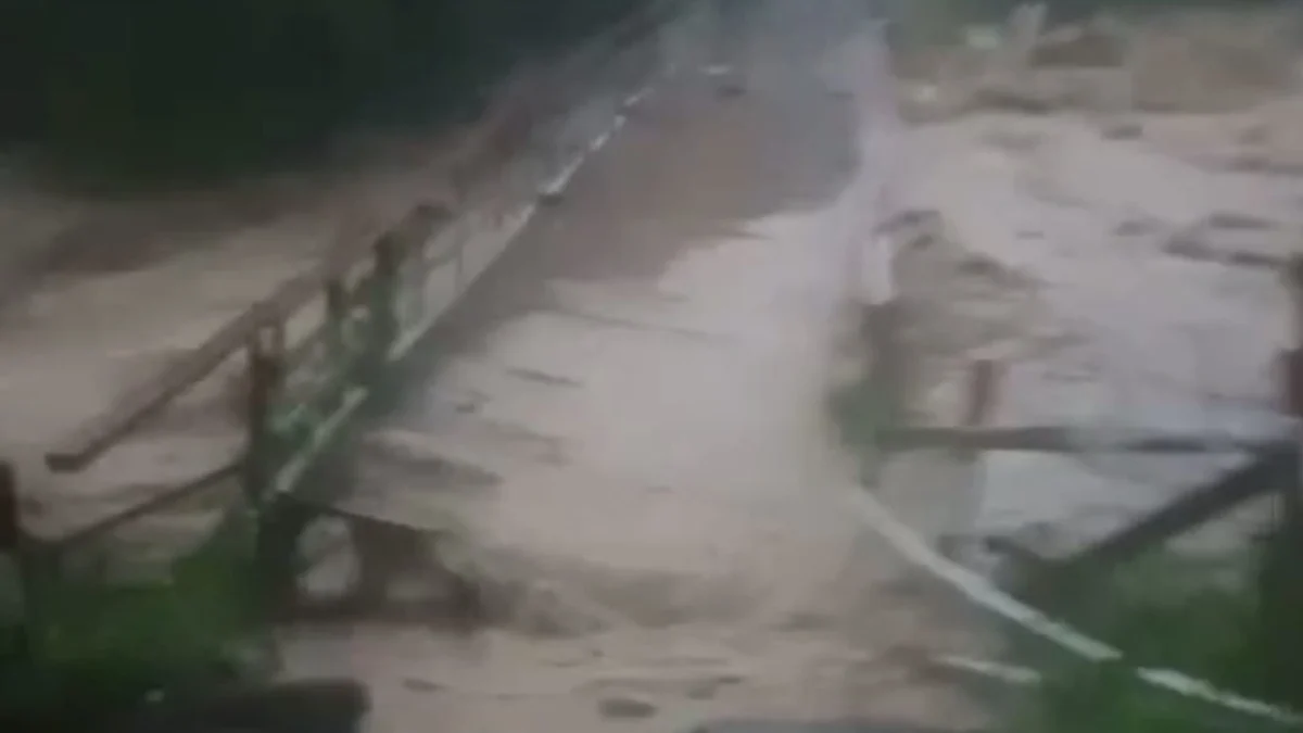 Babakanasem Dikepung Banjir, Satu Jembatan Hanyut