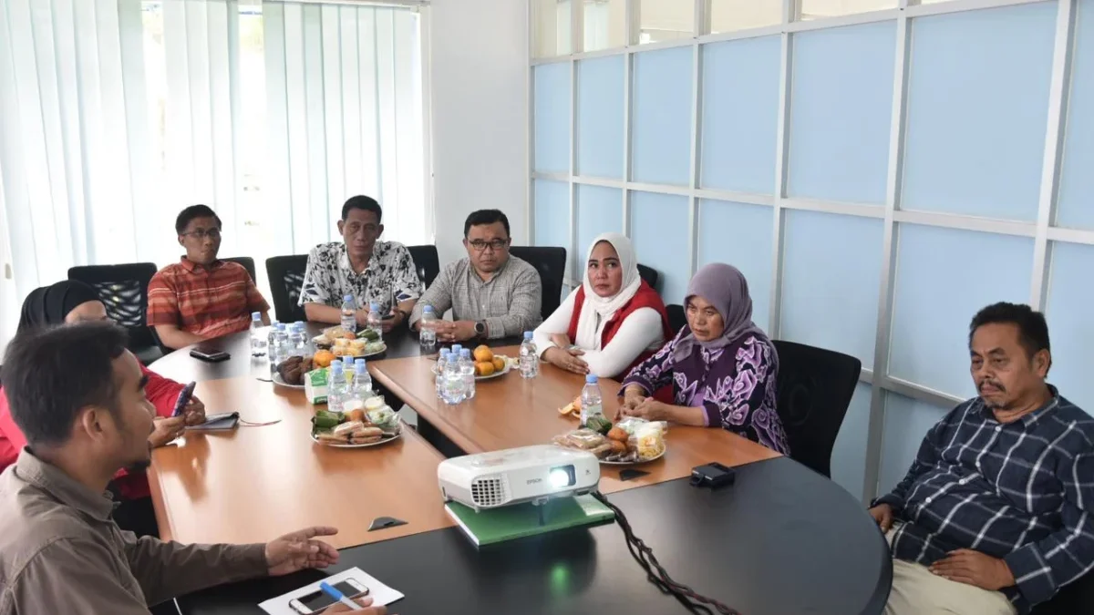 PANTAU: Anggota Komisi II DPRD Provinsi Jawa Barat Endah Suwarni ke Cabang Dinas Perikanan dan Kelautan Wilaya