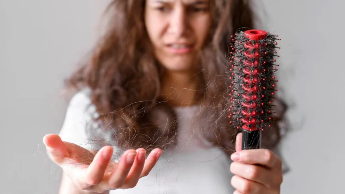 Ga Usah Pergi Perawatan ke Salon, Inilah 5 Cara Mengatasi Rambut Bercabang yang Bisa Dilakukan di Rumah