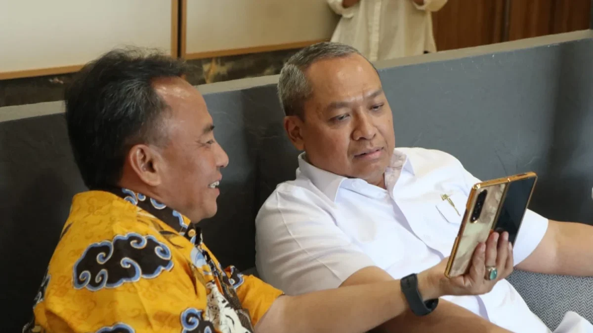 DISKUSI: Pj Bupati Sumedang Herman Suryatman saat menjumpai Sekretaris Ditjen Sumber Daya Air Kementrian PUPR